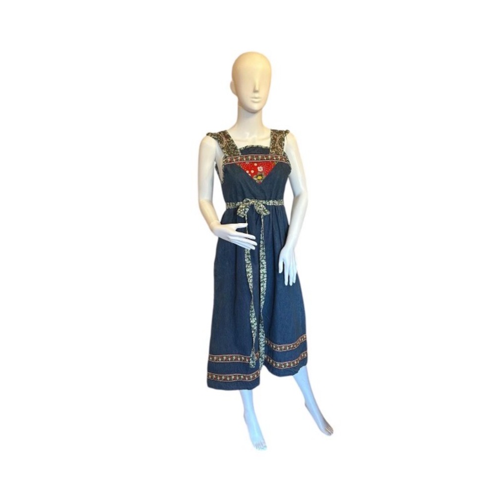 1970's Denim Daisy embroidered Dress